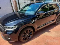 Usata VW T-Roc R-line 150 CV (110 kW) 2024 Nero SUV