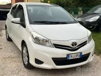 Usata Toyota Yaris 69 CV (50 kW) 2012 Bianco Utilitaria