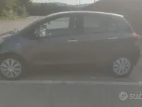 Usata Toyota Yaris 69 CV (50 kW) 2010 Grigio Utilitaria