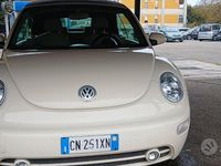 Usata VW New Beetle 101 CV (74 kW) 2004 Bianco Utilitaria