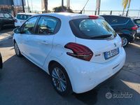Usata Peugeot 208 Active 101 CV (74 kW) 2018 Bianco Utilitaria