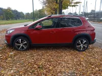 Używany Peugeot 2008 Allure 102 KM (75 kW) 2019 Czerwony SUV