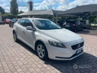 Usata Volvo V40 Kinetic 120 CV (88 kW) 2016 Bianco Berlina