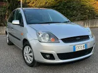 Usata Ford Fiesta 68 CV (50 kW) 2006 Grigio Utilitaria