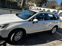 Usata Subaru Outback 149 CV (109 kW) 2016 Bianco Station wagon