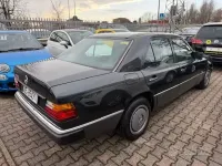 Usata Mercedes E200 122 CV (89 kW) 1991 Nero Berlina