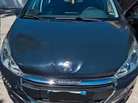 Begagnad Peugeot 208 82 HK (60 kW) 2018 Svart Halvkombi
