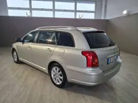 Usata Toyota Avensis 116 CV (85 kW) 2003 Bronzo Station wagon