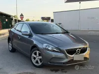 Usata Volvo V40 Business Edition 120 CV (88 kW) 2017 Grigio Berlina