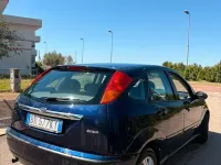Begagnad Ford Focus 100 HK (73 kW) 2001 Svart Sedan