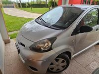 Gebraucht Toyota Aygo 69 PS (50 kW) 2011 Grau Kleinwagen