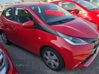 Usata Toyota Aygo 69 CV (50 kW) 2018 Super red 5 Utilitaria