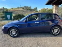Usata Alfa Romeo 147 120 CV (88 kW) 2005 Blu Utilitaria