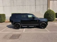Usata Land Rover Defender SE 200 CV (147 kW) 2024 Santorini black SUV
