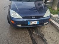 Begagnad Ford Focus Trend 90 HK (66 kW) 2000 Blå Kombi