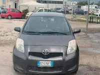 Usata Toyota Yaris Sol 100 CV (73 kW) 2009 Grigio Utilitaria