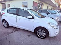 Usata Hyundai i20 Comfort 75 CV (55 kW) 2011 Bianco Utilitaria