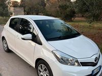 Usata Toyota Yaris 90 CV (66 kW) 2012 Bianco Utilitaria