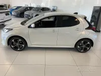 Nuova Toyota Yaris Hybrid Lounge 2026 Bianco Berlina