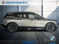 Nuova BMW iX Comfort Edition 239 kW (326 CV) 2025 Oxide grey metallizzato SUV