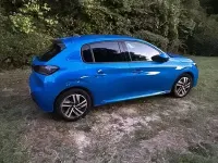 Usata Peugeot 208 102 CV (75 kW) 2021 Bluazzurro Utilitaria