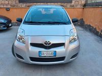 Usata Toyota Yaris Sol 101 CV (74 kW) 2009 Grigio Utilitaria