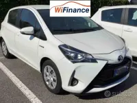 Usata Toyota Yaris Hybrid Business Edition 101 CV (74 kW) 2020 Bianco Berlina