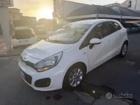 Usata Kia Rio Active 85 CV (62 kW) 2014 Bianco Berlina