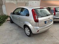 Usata Ford Fiesta Titanium 68 CV (50 kW) 2008 Grigio Utilitaria