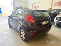 Usata Ford Fiesta Titanium 96 CV (70 kW) 2010 Rosso Utilitaria