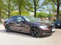 Käytetty BMW 320 Comfort Edition 170 HP (125 kW) 2008 Violetti Sedan