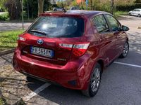 Usata Toyota Yaris Hybrid Active 73 CV (53 kW) 2017 Rosso Berlina
