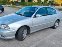 Usata Toyota Avensis 110 CV (80 kW) 2002 Grigio Berlina
