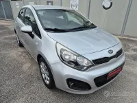 Usata Kia Rio 75 CV (55 kW) 2014 Grigio Berlina