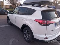 Usata Toyota RAV4 Hybrid Active 155 CV (114 kW) 2016 Bianco SUV