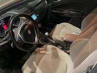 Usata Alfa Romeo Giulietta Distinctive 120 CV (88 kW) 2016 Bianco Utilitaria