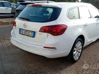 Usata Opel Astra Cosmo 110 CV (80 kW) 2013 Bianco Station wagon