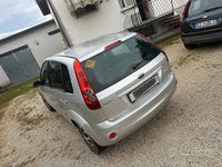 Usata Ford Fiesta 80 CV (58 kW) 2007 Grigio Utilitaria