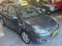 Usata Ford Fiesta Titanium 68 CV (50 kW) 2007 Grigio Utilitaria