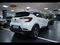 Usata Renault Captur RS Line 145 CV (106 kW) 2022 Grigio chiaro SUV