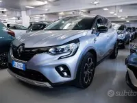 Usata Renault Captur Techno 143 CV (105 kW) 2022 Grigio SUV