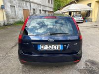 Usata Ford Fiesta Ghia 68 CV (50 kW) 2004 Blu Utilitaria