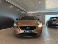Usata Volvo V40 Business Edition 115 CV (84 kW) 2014 Oro Berlina