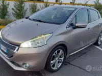 Usata Peugeot 208 Allure 68 CV (50 kW) 2012 Grigio Utilitaria