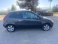 Usata Ford Fiesta Titanium 68 CV (50 kW) 2008 Grigio Utilitaria