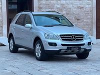 Usata Mercedes ML320 190 CV (139 kW) 2006 Grigio SUV