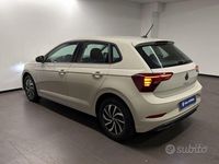 Usata VW Polo Life 95 CV (69 kW) 2023 Grigio Utilitaria