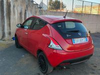 Usata Lancia Ypsilon 69 CV (50 kW) 2022 Rosso Utilitaria