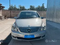 Usata Mercedes B200 140 CV (102 kW) 2006 Grigio Monovolume