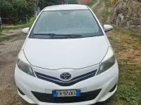 Usata Toyota Yaris 69 CV (50 kW) 2013 Bianco Utilitaria